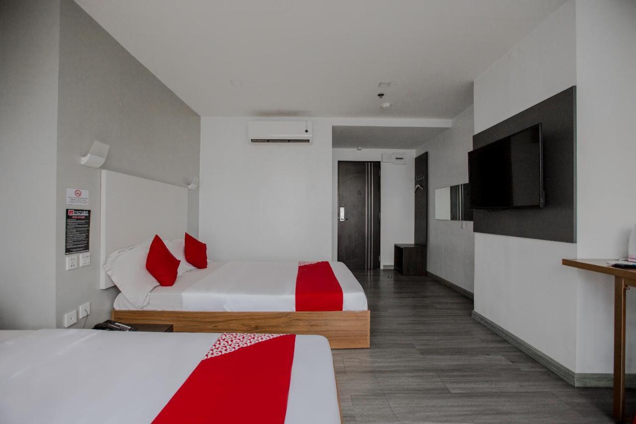 Oyo 666 Mc Hotel Fairview Quezon City Exterior foto
