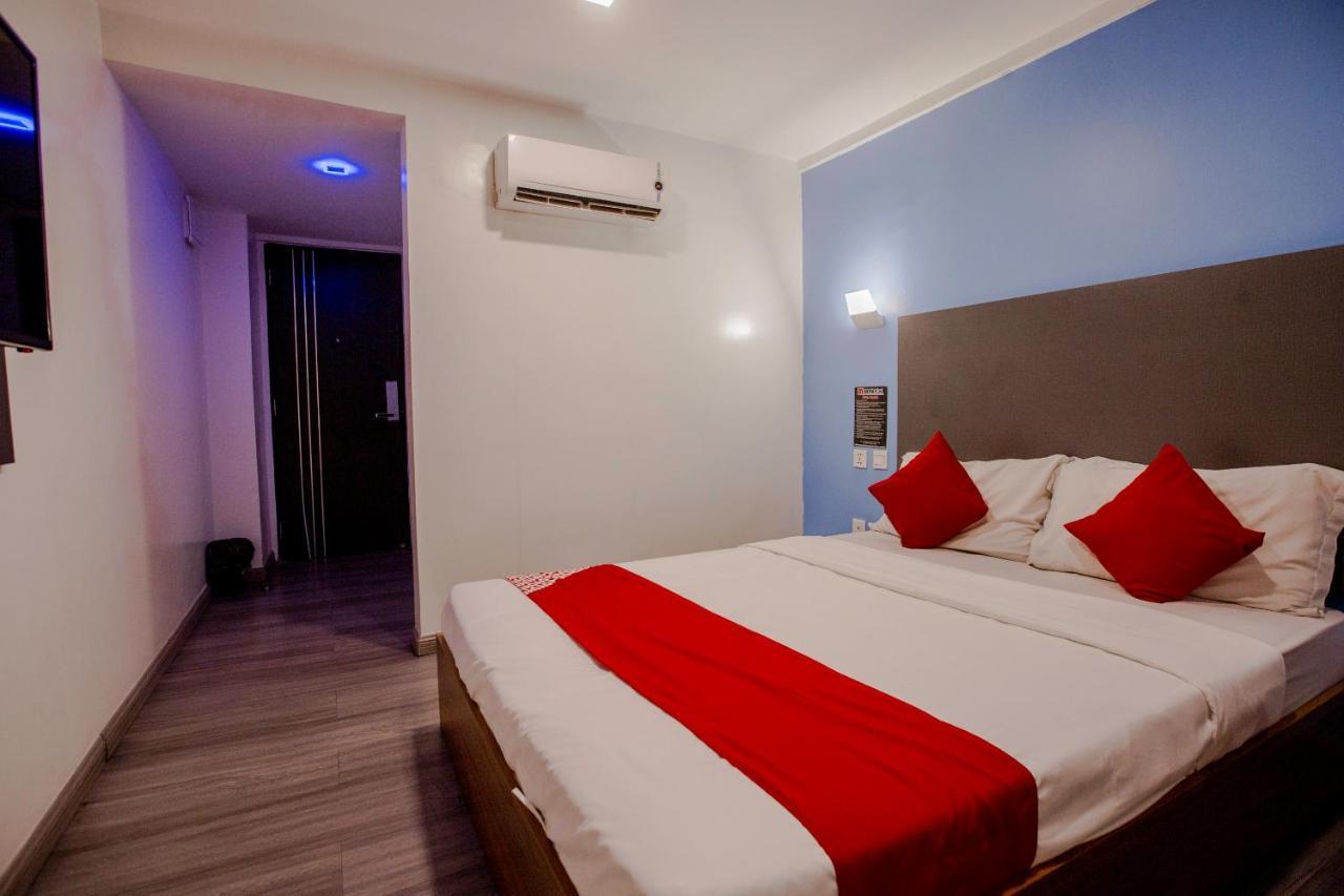 Oyo 666 Mc Hotel Fairview Quezon City Exterior foto