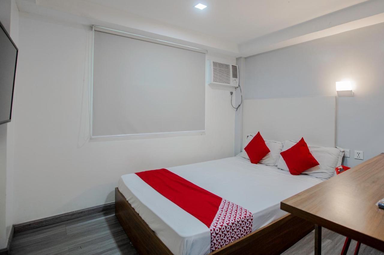 Oyo 666 Mc Hotel Fairview Quezon City Exterior foto