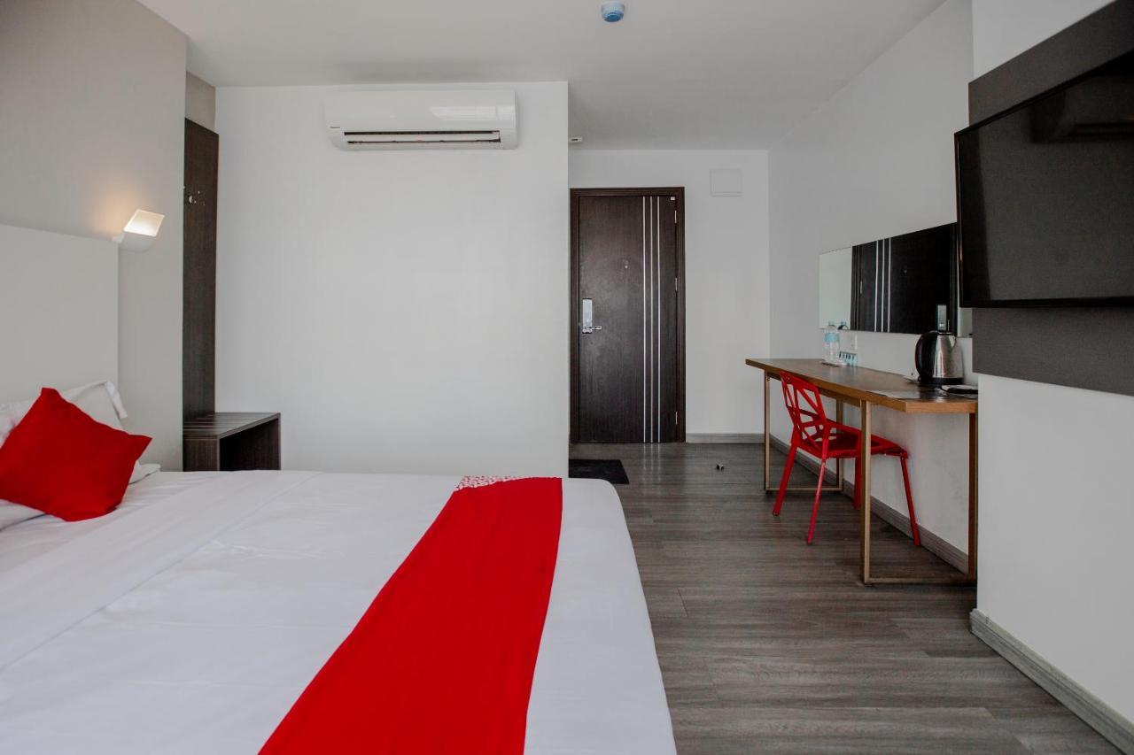 Oyo 666 Mc Hotel Fairview Quezon City Exterior foto